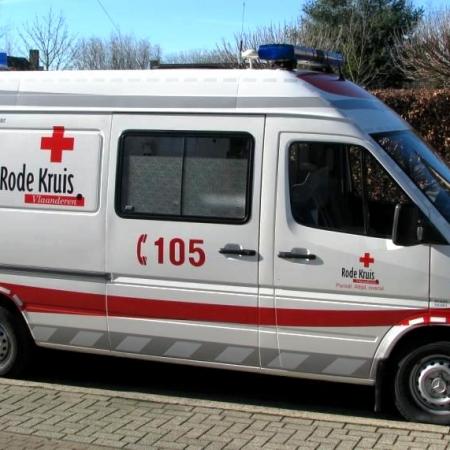 Rode Kruis Zoutleeuw-Linter stelt nieuwe ziekenwagen voor